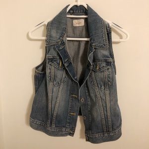 Levi denim vest size large